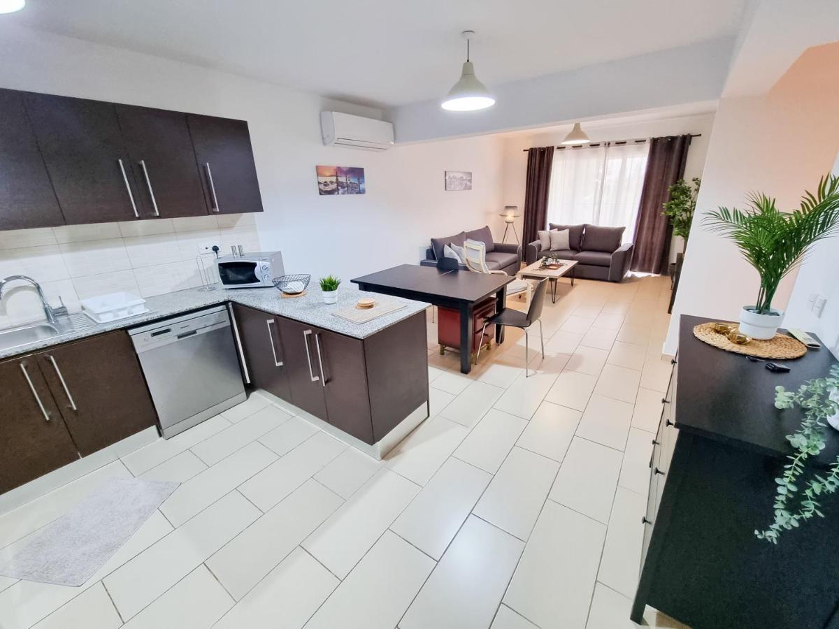 Light House Apartment Larnaca Esterno foto
