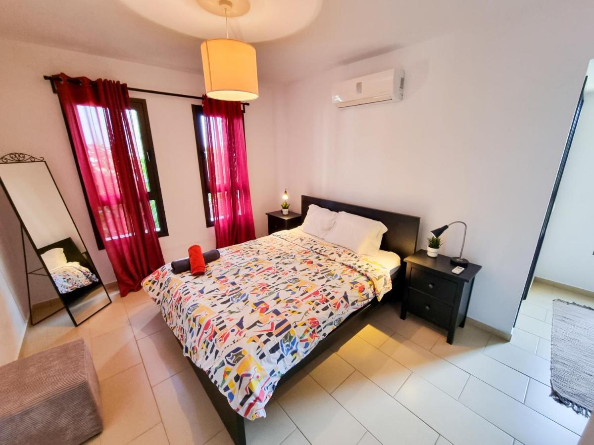 Light House Apartment Larnaca Esterno foto